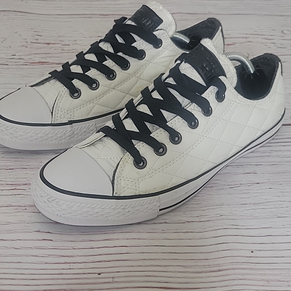 CONVERSE White Quilted Fabric With Black Accents Women's 9.5